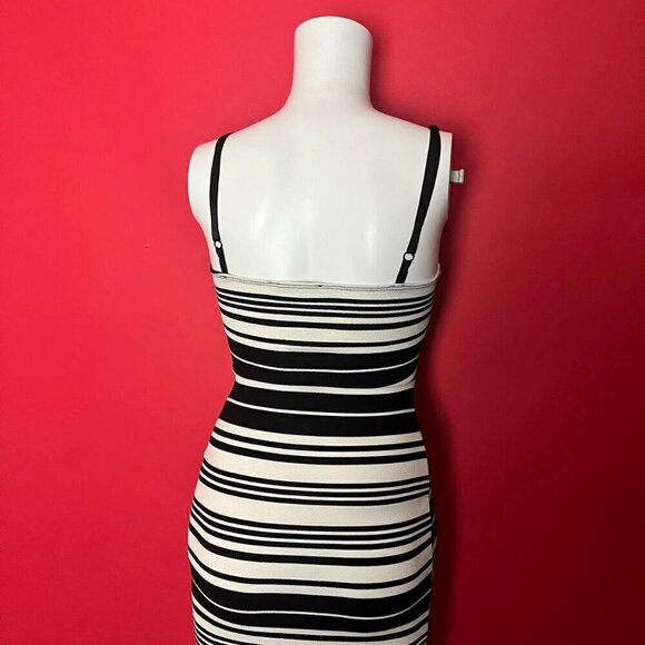 Charlotte Russe / Black and white bodycon mini dress 🖤🤍​​​​​​​​ - Picture 3 of 4
